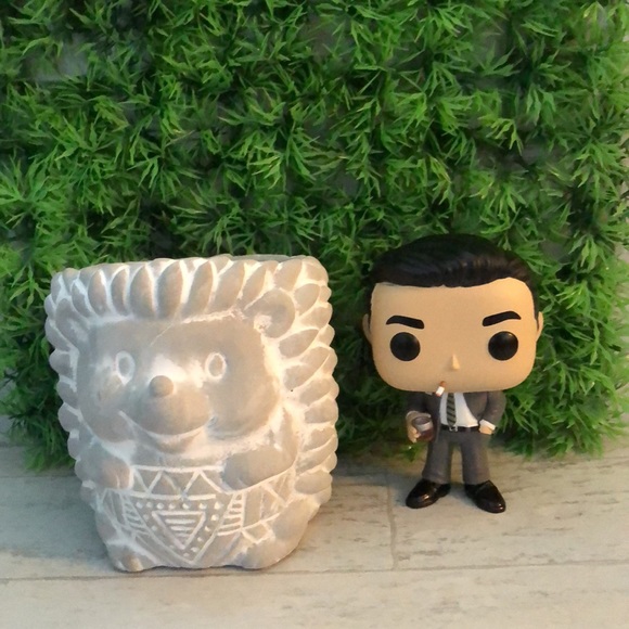 Small Natural Cement Concrete Hedgehog Planter Pot & 2 Pairs of Socks Gift Set - Picture 9 of 11